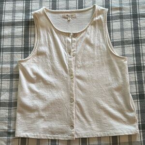 Cream sleeveless cropped button—up shirt